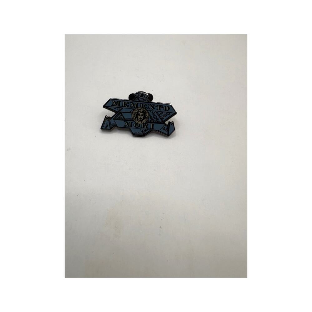 Disney Haunted Mansion Memento Mori Madame Leota Arrow Sign Pin - Picture 2 of 3